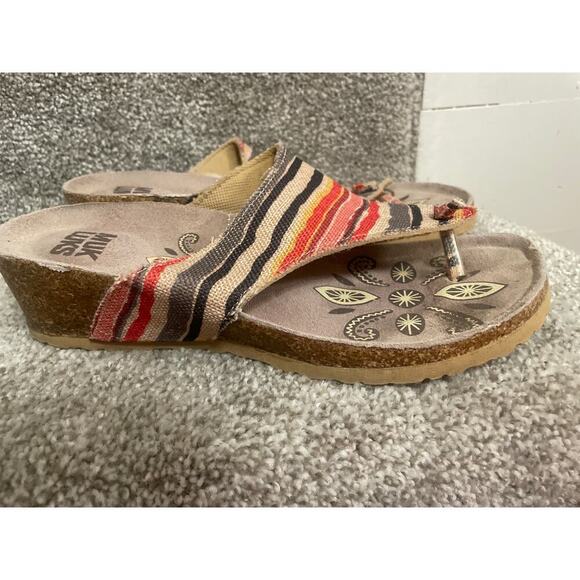 Muk Luks Canvas Striped Thong Wedge Sandal, sz 39 - Picture 2 of 6